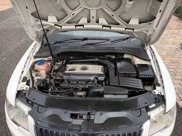 https://images10.gaadi.com/usedgaadi-sellcar/UsedCar/g5af39fea/cc2a5a9e-76e7-4f07-becb-62ddc47f901c.jpg?imwidth=6402