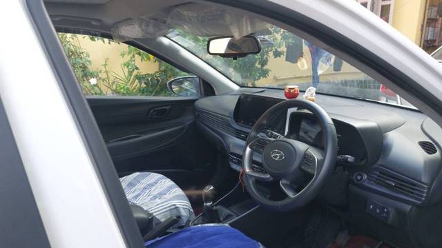 https://images10.gaadi.com/usedgaadi-sellcar/UsedCar/g5af6506a/0dd1e69f-7b57-4d8e-b5a8-12a942024bb9.jpeg?imwidth=6402