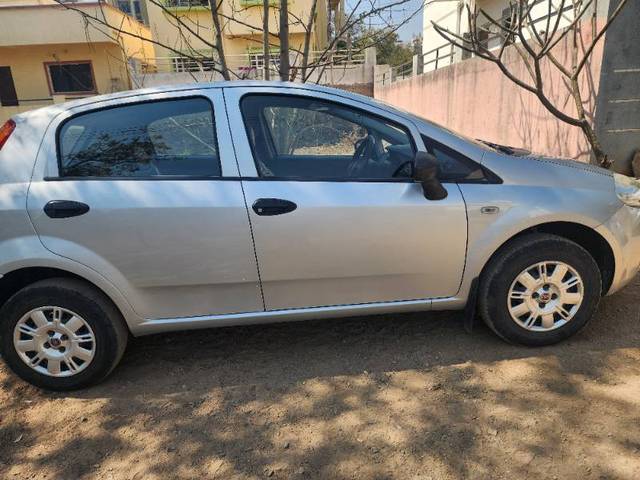 https://images10.gaadi.com/usedgaadi-sellcar/UsedCar/g5b1e66ca/06a349ae-6dcc-4fd3-9ccd-b5f86f5e13a7.jpg?imwidth=6401