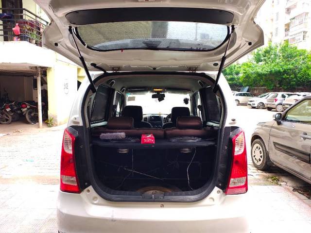 https://images10.gaadi.com/usedgaadi-sellcar/UsedCar/g5b9fd19a/6720eb51-4b7b-48e3-a0f9-526f4d870ad2.jpg?imwidth=6401