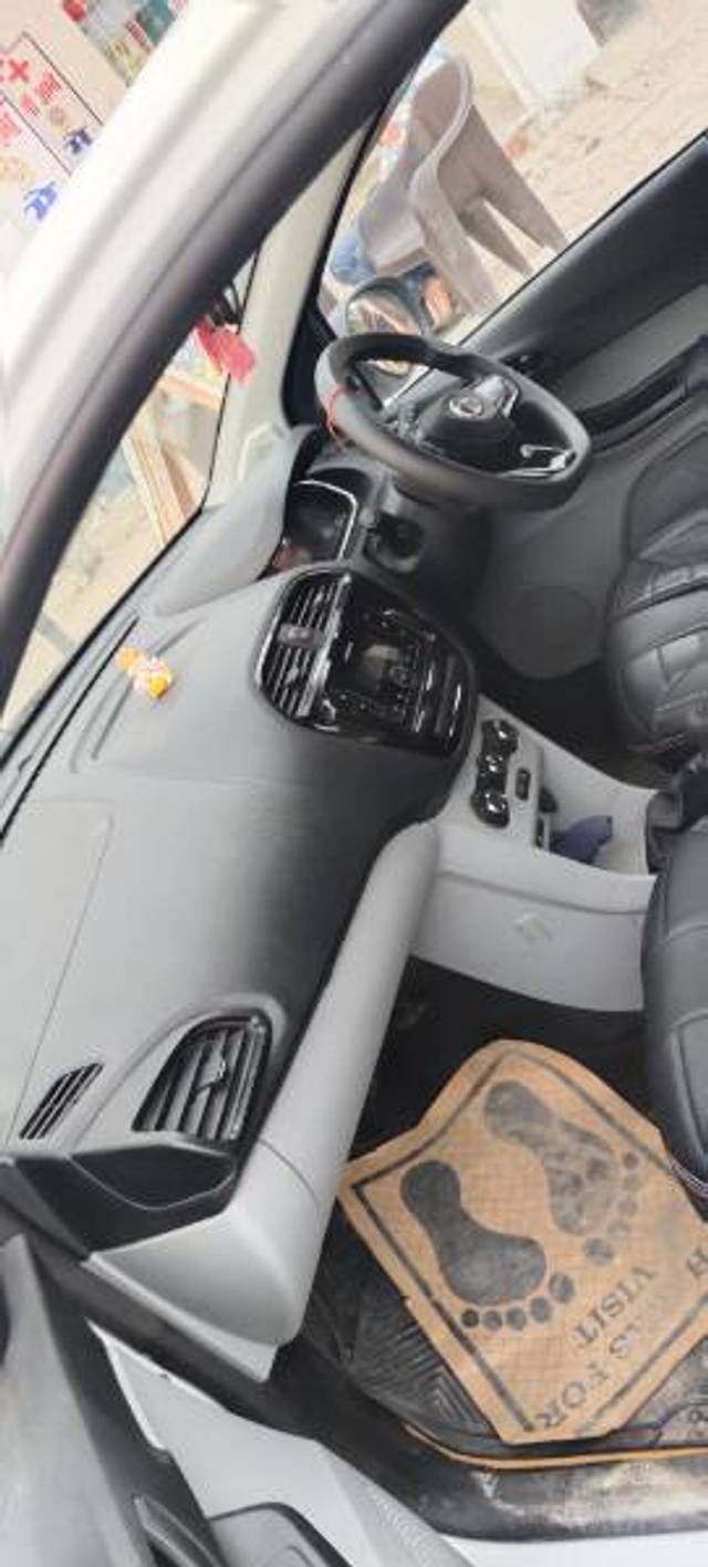 https://images10.gaadi.com/usedgaadi-sellcar/UsedCar/g5ba6a30a/3ff8e0c4-5eae-4962-a120-26048e854f68.jpg?imwidth=6402