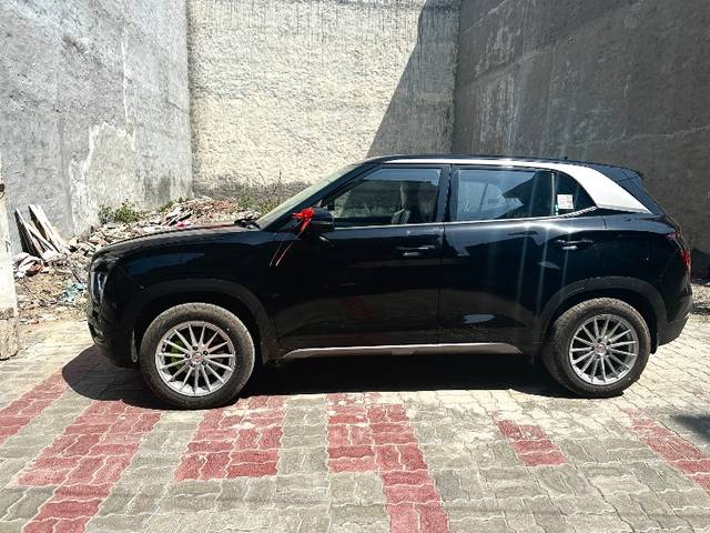 https://images10.gaadi.com/usedgaadi-sellcar/UsedCar/g5babd26a/ca5722bf-d95f-4d3e-8042-b807b733a05c.jpeg?imwidth=6400