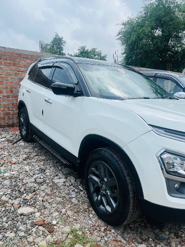 https://images10.gaadi.com/usedgaadi-sellcar/UsedCar/g5bac4e2a/b6ea719b-86d0-4741-af66-a77fce45d7c7.jpeg?imwidth=6400