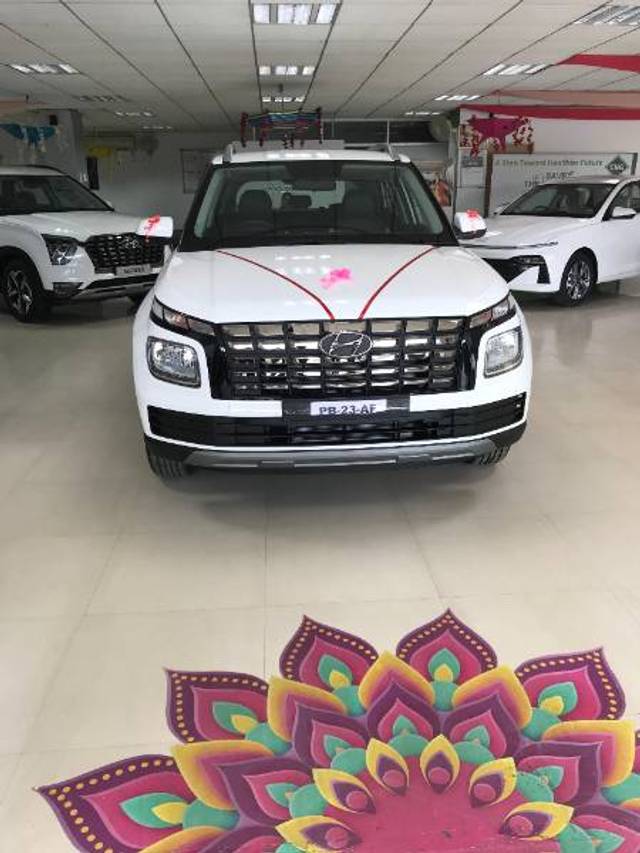 https://images10.gaadi.com/usedgaadi-sellcar/UsedCar/g5bc0546a/5a187647-d98f-47fc-b0ff-2d670cd6a6db.jpg?imwidth=6400