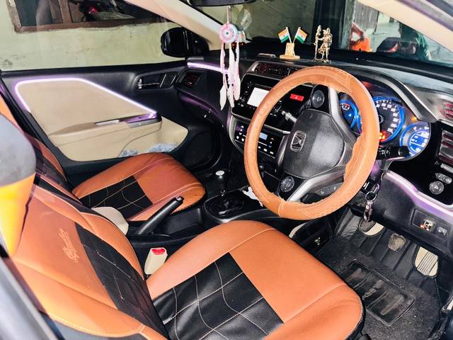 https://images10.gaadi.com/usedgaadi-sellcar/UsedCar/g5bf9242a/3bfe07a3-db98-4574-9821-6210170593df.jpeg?imwidth=6401