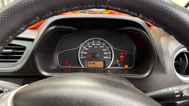https://images10.gaadi.com/usedgaadi-sellcar/UsedCar/g5bfde9da/1d751a17-a8e8-4753-9417-72ba682bd745.jpeg?imwidth=6402