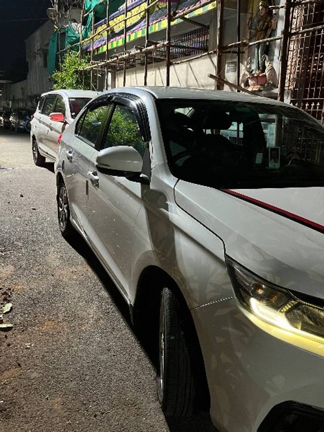 https://images10.gaadi.com/usedgaadi-sellcar/UsedCar/g5c129afa/f919b720-3d97-434a-bd66-71873aa8ae5a.jpeg?imwidth=6400