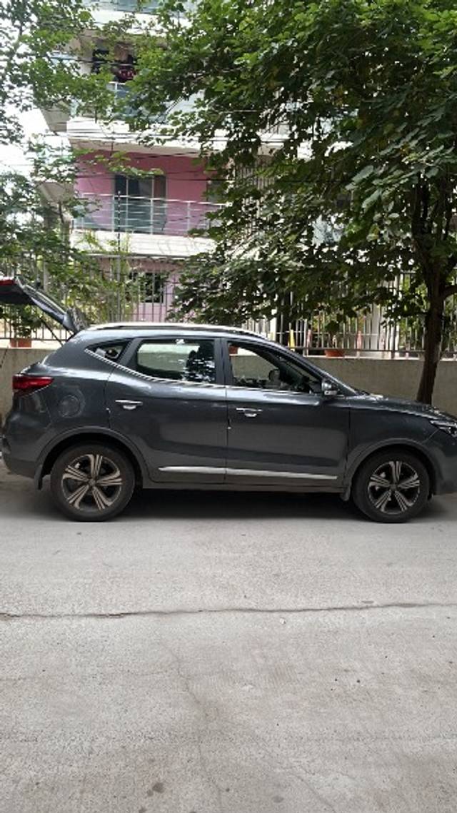 https://images10.gaadi.com/usedgaadi-sellcar/UsedCar/g5c13b38a/f6145c5a-0138-4f13-a7c3-687887ef71c1.jpeg?imwidth=6401