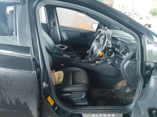 https://images10.gaadi.com/usedgaadi-sellcar/UsedCar/g5c279eba/29041d1c-3bbd-434d-84ed-974d59a7a298.jpeg?imwidth=6402
