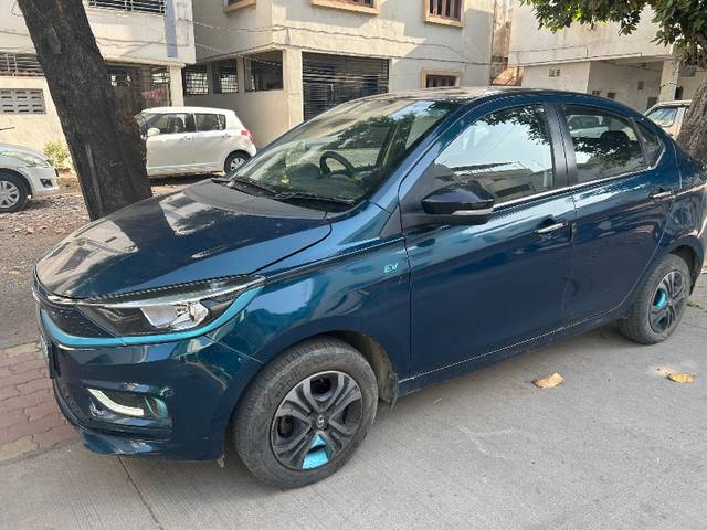 https://images10.gaadi.com/usedgaadi-sellcar/UsedCar/g5c31cb9a/81b23f6d-5f3e-412d-b51c-330257929272.jpeg?imwidth=6400