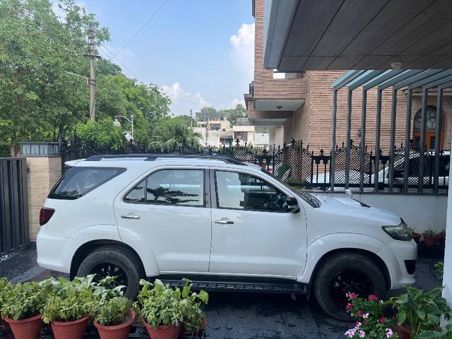 https://images10.gaadi.com/usedgaadi-sellcar/UsedCar/g5c41238a/ef163d40-7fd0-458a-8328-85157317ac34.jpeg?imwidth=6401