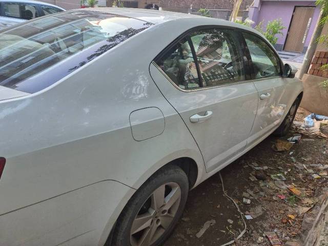 https://images10.gaadi.com/usedgaadi-sellcar/UsedCar/g5c4fb8aa/582eff4f-77b4-4404-9a75-b636c324cf30.jpg?imwidth=6401