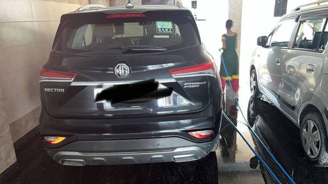 https://images10.gaadi.com/usedgaadi-sellcar/UsedCar/g5c67bb3a/51c4a6c4-52e2-4c14-bea1-302d17637141.jpg?imwidth=6402