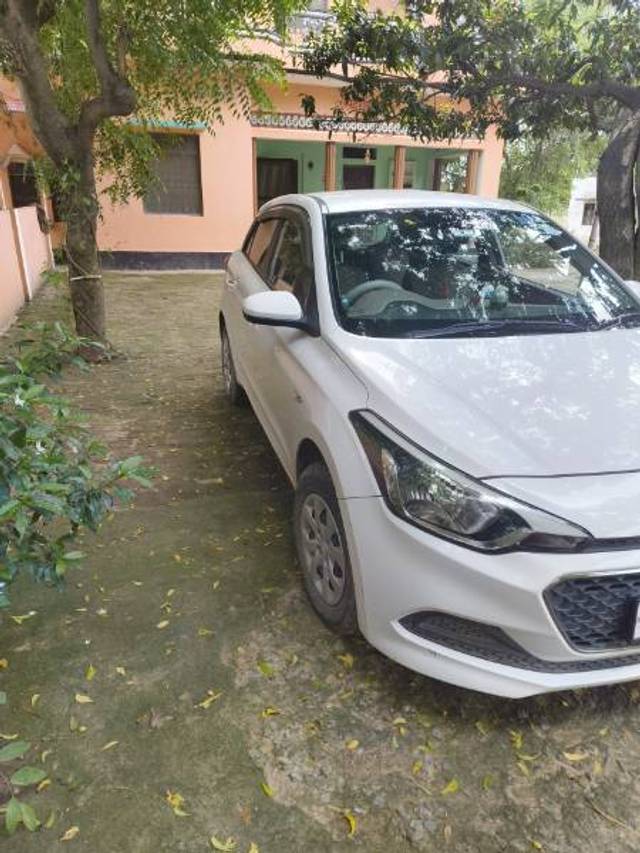 https://images10.gaadi.com/usedgaadi-sellcar/UsedCar/g5c750f9a/02a8a40b-1cc9-4c27-bf13-36c436832660.jpg?imwidth=6400