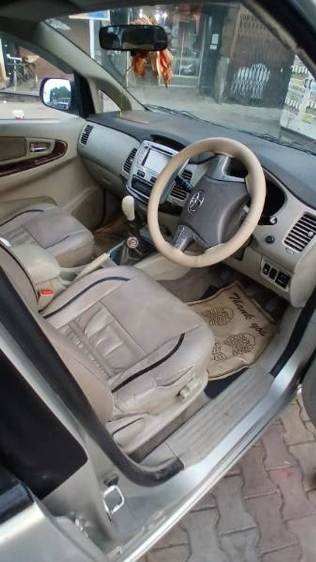 https://images10.gaadi.com/usedgaadi-sellcar/UsedCar/g5c77239a/b242bee1-d3db-4d1f-ba03-a8fc3a901db6.jpg?imwidth=6402