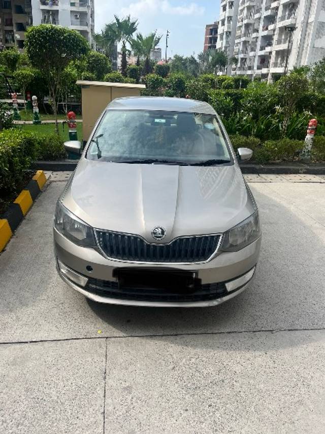 https://images10.gaadi.com/usedgaadi-sellcar/UsedCar/g5c77b96a/2cbbff7e-8113-4b6e-9df6-d735e315cf1e.jpeg?imwidth=6400