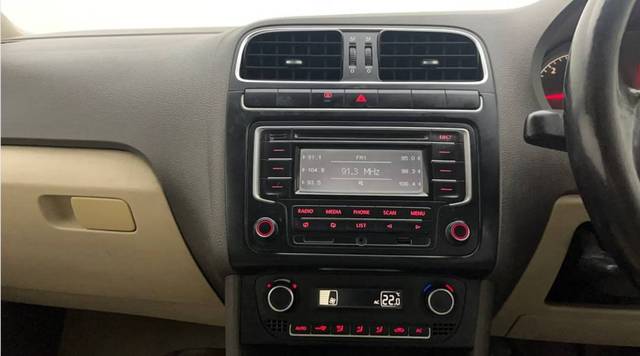 https://images10.gaadi.com/usedgaadi-sellcar/UsedCar/g5c7caa4a/a73d9a0f-7599-499c-bab8-6b0296b202d7.jpg?imwidth=6401