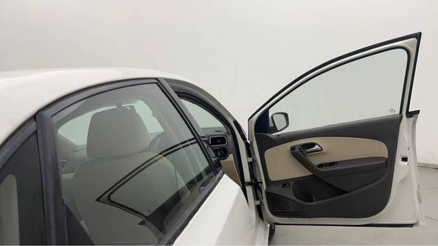 https://images10.gaadi.com/usedgaadi-sellcar/UsedCar/g5c7caa4a/cabb7344-a016-4f45-a3e8-0faaa5444508.jpg?imwidth=6402