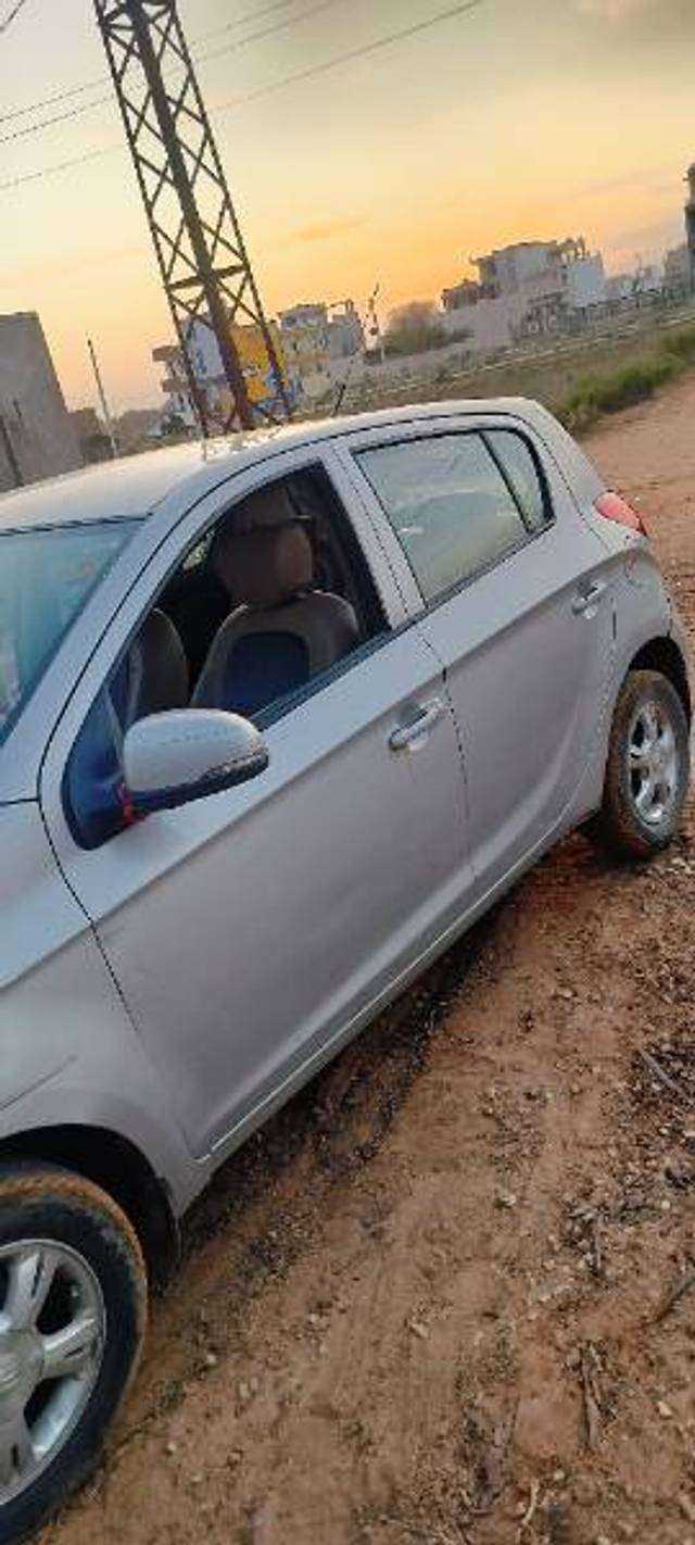 https://images10.gaadi.com/usedgaadi-sellcar/UsedCar/g5c7d6e5a/458630cd-4633-4fac-883a-fffe2233ab7c.jpg?imwidth=6402