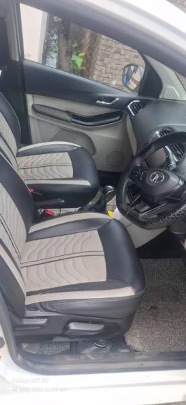 https://images10.gaadi.com/usedgaadi-sellcar/UsedCar/g5c82a26a/61559f1e-beca-42de-9509-b83caf679fff.jpg?imwidth=6402
