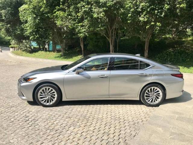 https://images10.gaadi.com/usedgaadi-sellcar/UsedCar/g5c8e69ca/24618b3e-5cab-4025-bea4-9615eab1a7ab.jpg?imwidth=6401
