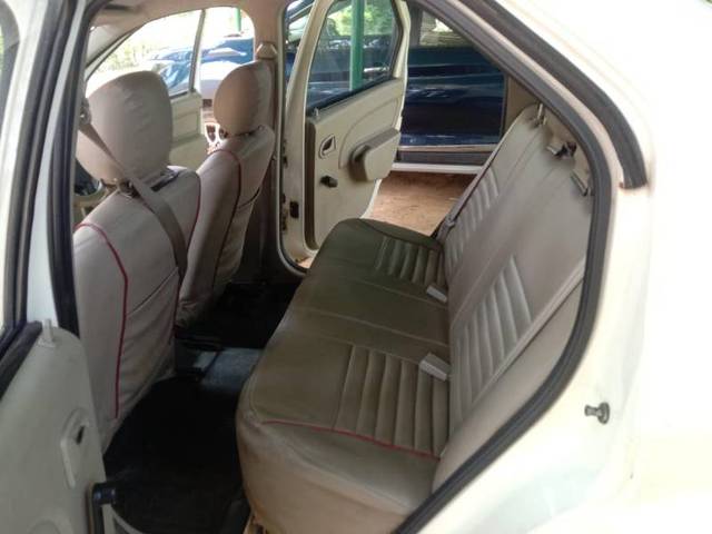 https://images10.gaadi.com/usedgaadi-sellcar/UsedCar/g5c8e6fca/fc380c8d-667e-49c0-9d53-0cea910a1875.jpg?imwidth=6401