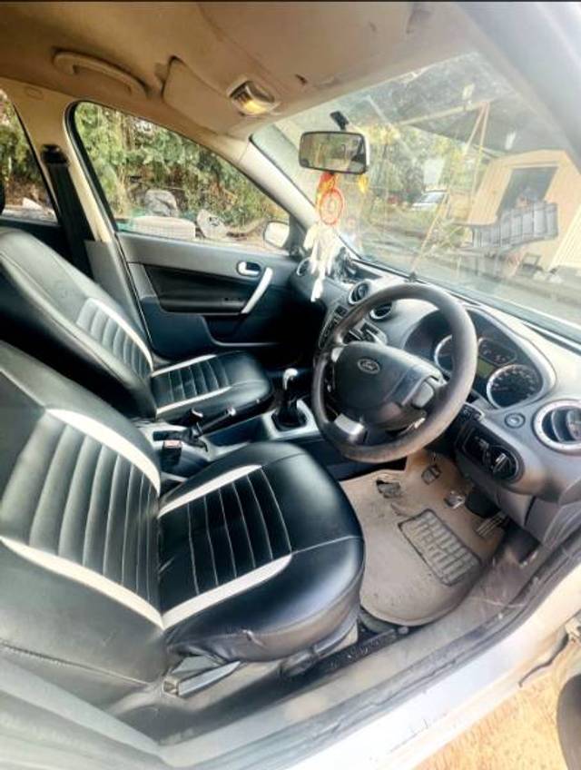https://images10.gaadi.com/usedgaadi-sellcar/UsedCar/g5c998d7a/12096643-1ec8-4096-9ecf-e7265fbf8bb6.jpg?imwidth=6401