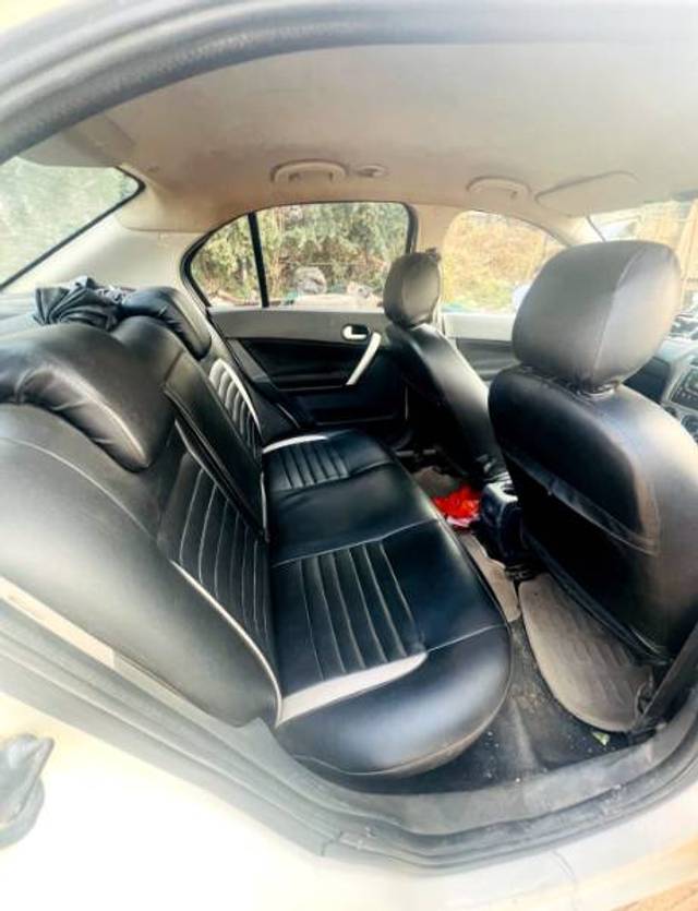 https://images10.gaadi.com/usedgaadi-sellcar/UsedCar/g5c998d7a/e230017b-15e3-483f-8ee8-c1f7340e1d22.jpg?imwidth=6402