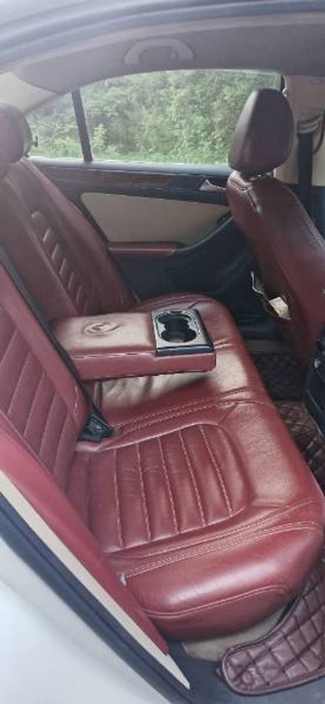https://images10.gaadi.com/usedgaadi-sellcar/UsedCar/g5cbb260a/f7cc6cd1-a82d-4df4-9b0f-7336e46636b7.jpg?imwidth=6401