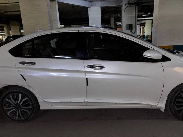 https://images10.gaadi.com/usedgaadi-sellcar/UsedCar/g5ce87eda/02663eeb-b02d-4d67-951e-2937fb3f8072.jpeg?imwidth=6401
