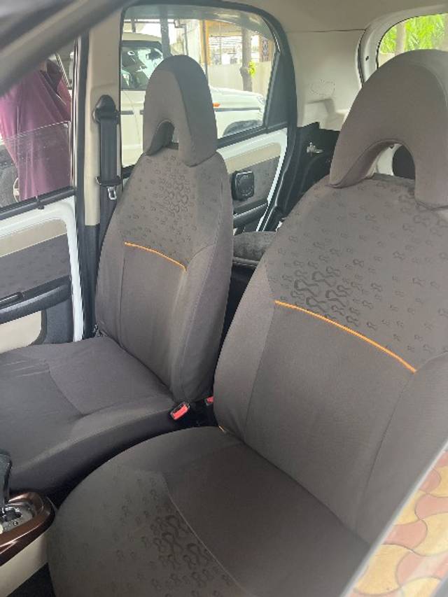 https://images10.gaadi.com/usedgaadi-sellcar/UsedCar/g5cec661a/b52a1433-c1a2-4f07-b05f-023fca24e030.jpg?imwidth=6402
