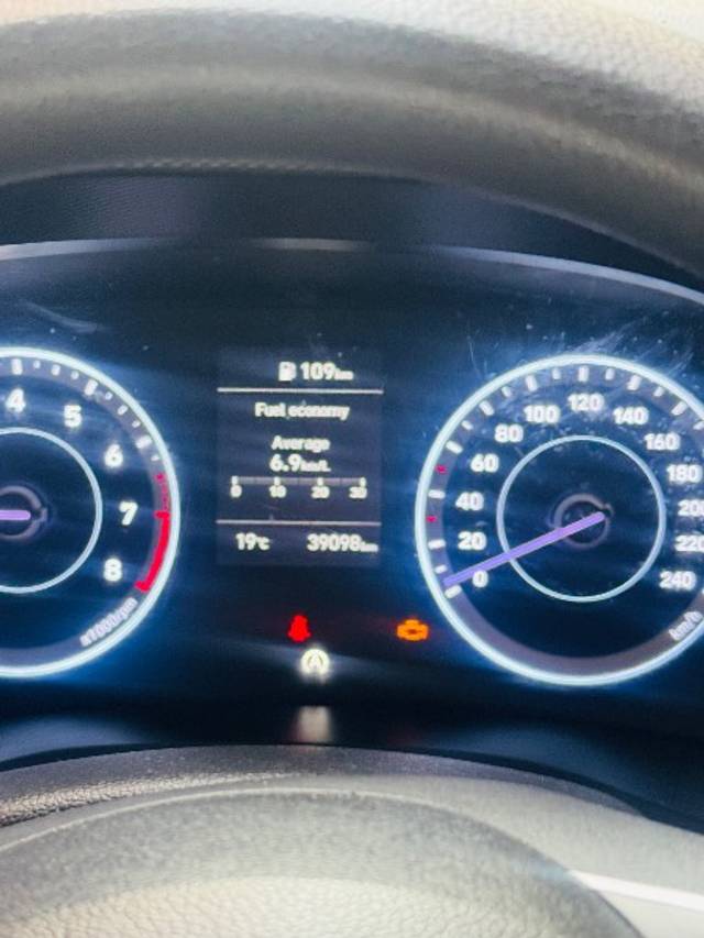 https://images10.gaadi.com/usedgaadi-sellcar/UsedCar/g5cef755a/92be5594-43bc-4b64-86f9-c1894aa7fc1a.jpeg?imwidth=6401