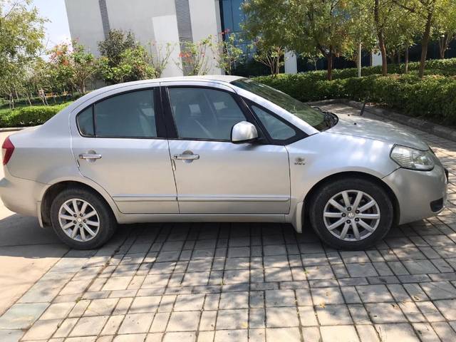 https://images10.gaadi.com/usedgaadi-sellcar/UsedCar/g5cffe84a/922d9caa-9010-4a2d-91da-1d187418f24e.jpeg?imwidth=6401