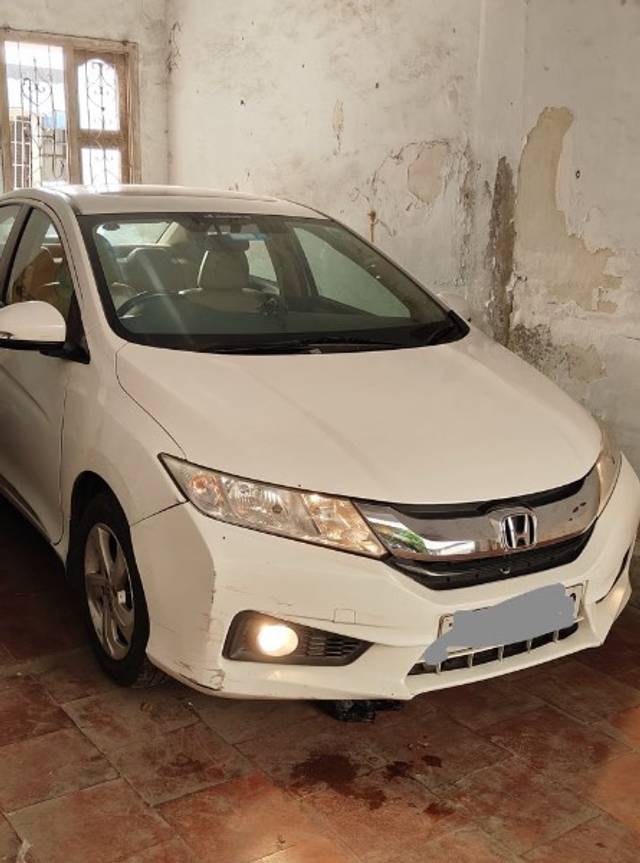 https://images10.gaadi.com/usedgaadi-sellcar/UsedCar/g5d0586ca/23321e5c-d900-485d-abc1-2c88081e8e1f.jpeg?imwidth=6400