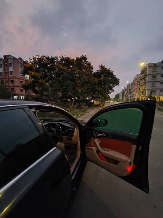 https://images10.gaadi.com/usedgaadi-sellcar/UsedCar/g5d1c5d2a/9fbeb8f5-5301-4481-b77c-320eddaec811.jpg?imwidth=6402