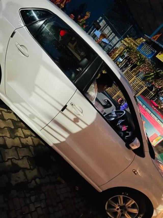 https://images10.gaadi.com/usedgaadi-sellcar/UsedCar/g5d24b14a/836f288f-df80-4f7b-bc40-c1367b0615ff.jpg?imwidth=6402