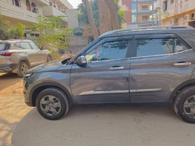 https://images10.gaadi.com/usedgaadi-sellcar/UsedCar/g5d3314fa/273a660e-bfae-4c37-b26d-3282e9b77589.jpg?imwidth=6400