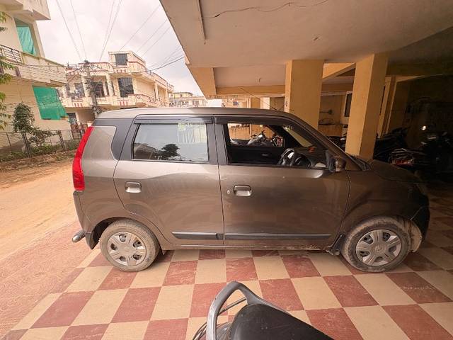 https://images10.gaadi.com/usedgaadi-sellcar/UsedCar/g5d3c423a/181df4b6-b3d8-42cd-b8ca-41aed31ad17d.jpeg?imwidth=6400