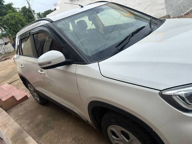 https://images10.gaadi.com/usedgaadi-sellcar/UsedCar/g5d3d9fca/181d3569-4ad0-4407-828c-d5407edfd3e5.jpg?imwidth=6400