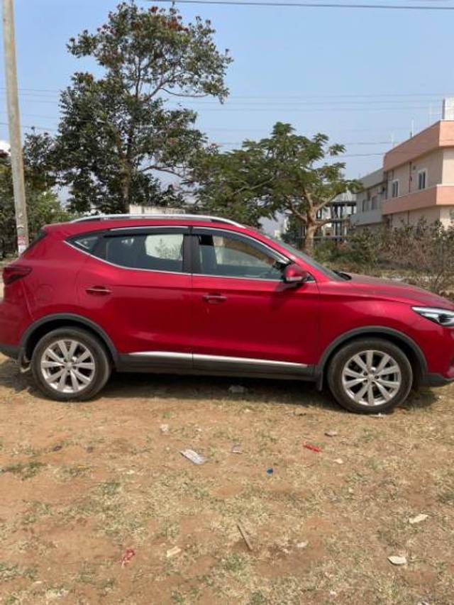 https://images10.gaadi.com/usedgaadi-sellcar/UsedCar/g5d895f2a/e61fa54b-c104-4ba5-9274-ad92693b1bee.jpg?imwidth=6401