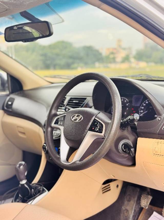 https://images10.gaadi.com/usedgaadi-sellcar/UsedCar/g5db6196a/307f65cf-7a94-40b3-a28a-1ca6cd38abf6.jpeg?imwidth=6402