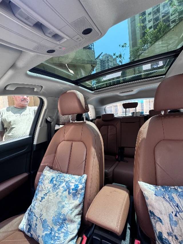 https://images10.gaadi.com/usedgaadi-sellcar/UsedCar/g5db999aa/fcd52a80-5a36-4a4b-8f17-9a5a479746c6.jpeg?imwidth=6402