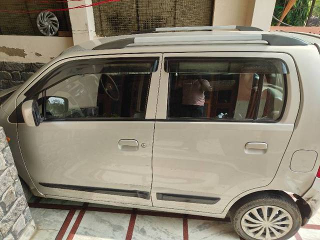 https://images10.gaadi.com/usedgaadi-sellcar/UsedCar/g5dbc291a/0d7b028f-9f4a-4e00-87b0-d4f628929ea4.jpg?imwidth=6402
