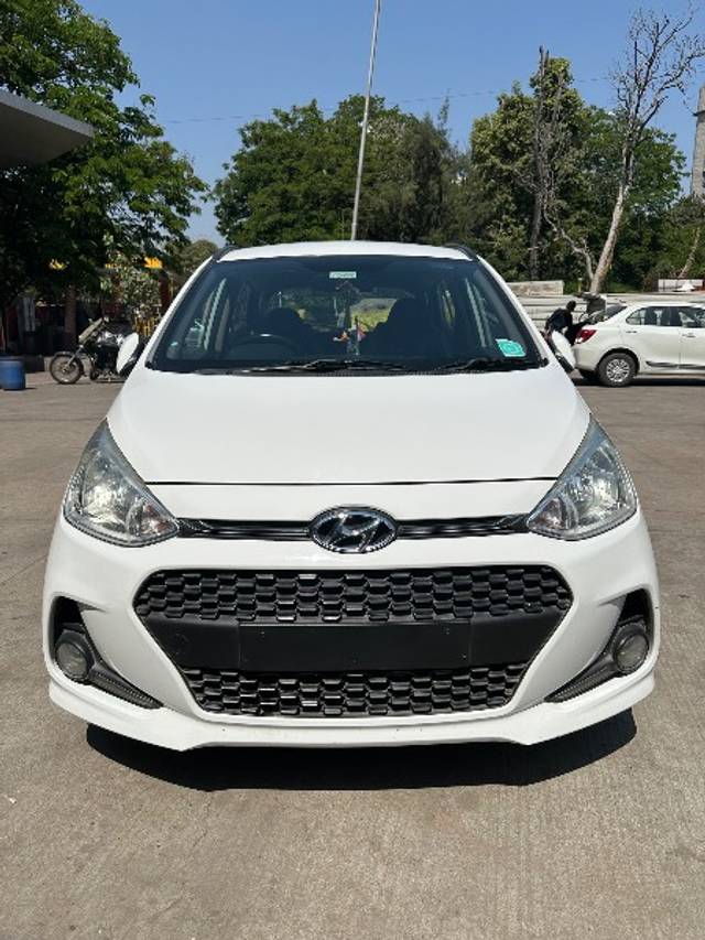 https://images10.gaadi.com/usedgaadi-sellcar/UsedCar/g5dd72c0a/7d14866a-208e-4ea5-ae6a-3c9b492e5230.jpeg?imwidth=6400