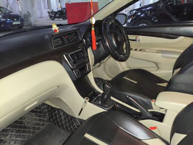 https://images10.gaadi.com/usedgaadi-sellcar/UsedCar/g5dd93e2a/f05062b1-f68d-4c5e-8f8c-d12ae7ed4f25.jpeg?imwidth=6402