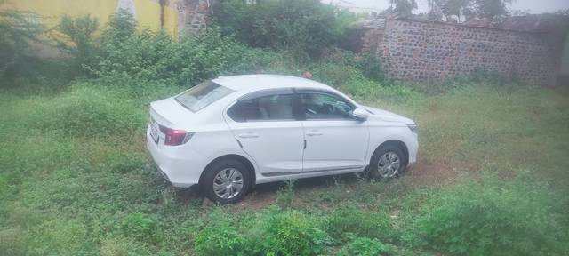 https://images10.gaadi.com/usedgaadi-sellcar/UsedCar/g5de32cba/c57d7d14-25d4-4312-930b-79c1e0d858a0.jpg?imwidth=6401