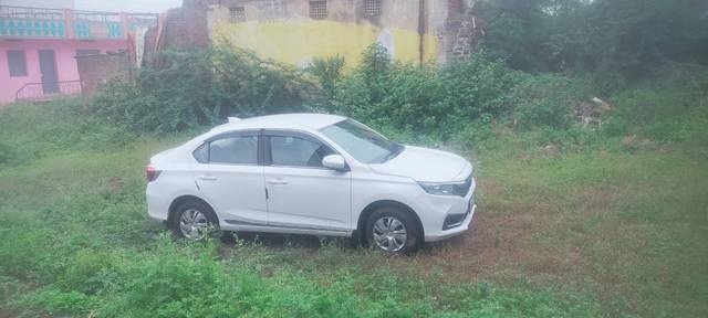 https://images10.gaadi.com/usedgaadi-sellcar/UsedCar/g5de32cba/df6900f2-5539-48cc-95ed-e976b38b603a.jpg?imwidth=6400