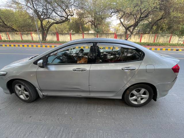 https://images10.gaadi.com/usedgaadi-sellcar/UsedCar/g5e006eaa/fbdaff08-c50b-401a-8a25-297a39a2ec48.jpeg?imwidth=6402