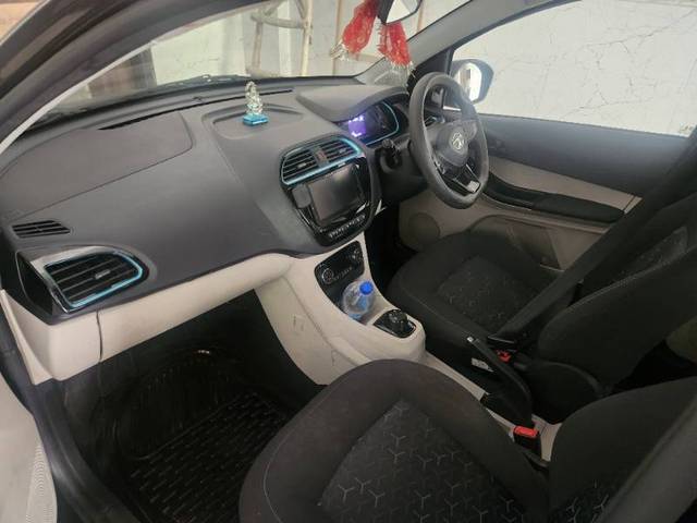 https://images10.gaadi.com/usedgaadi-sellcar/UsedCar/g5e1fd19a/982b71d5-82ae-452b-b875-30be238d99ff.jpg?imwidth=6401