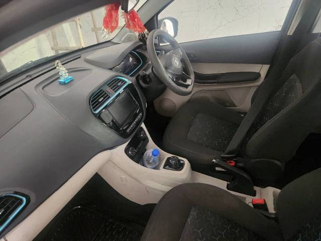 https://images10.gaadi.com/usedgaadi-sellcar/UsedCar/g5e1fd19a/f7ba60e4-f2df-4a2d-b433-791abf88461d.jpg?imwidth=6402